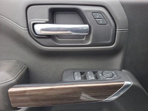 Used 2022 Chevrolet Silverado 1500 LT Trail Boss w/ Convenience Package II image 12