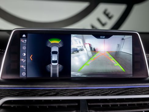 Used 2019 BMW 740i w/ Executive Package image 11