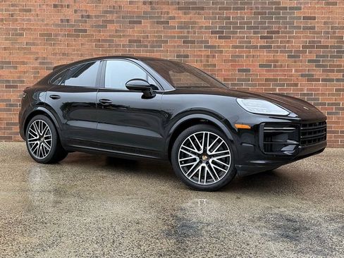 New 2024 Porsche Cayenne Turbo image 9