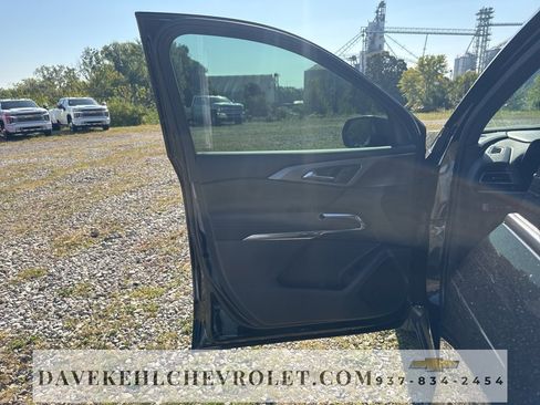 Certified 2025 Chevrolet Traverse LT w/ Midnight/Sport Edition image 9