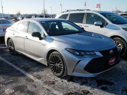 Certified 2021 Toyota Avalon XSE image 2