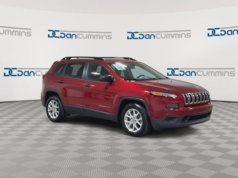 Used 2015 Jeep Cherokee Sport w/ Sport Appearance Group FWD image 2