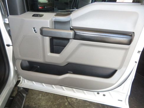 Used 2017 Ford F150 XLT w/ Equipment Group 302A Luxury AWD/4WD image 33