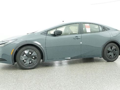 New 2026 Toyota Prius Plug-In Hybrid image 8