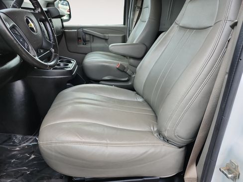 Used 2021 Chevrolet Express 3500 Extended w/ Driver Convenience Package RWD image 9
