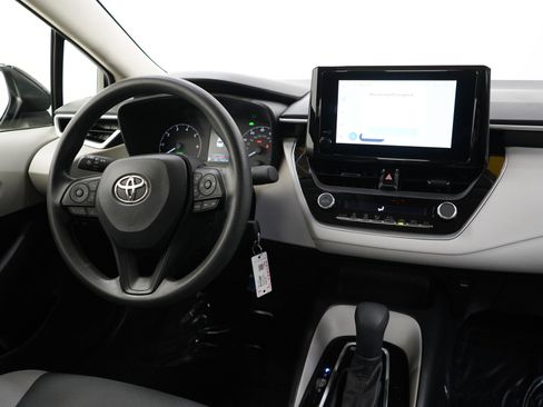 Used 2025 Toyota Corolla LE image 13