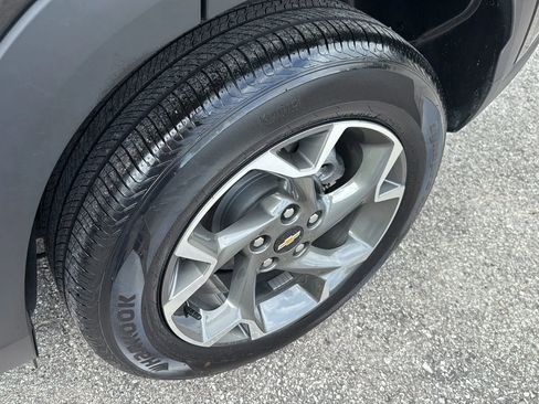 Used 2025 Chevrolet Trax LT FWD image 9