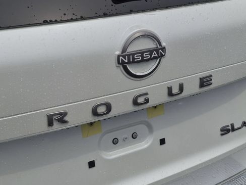 Used 2025 Nissan Rogue SL w/ Tech Package AWD/4WD image 10