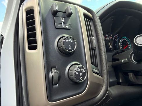 Used 2017 GMC Sierra 2500 Denali w/ Duramax Plus Package AWD/4WD image 18