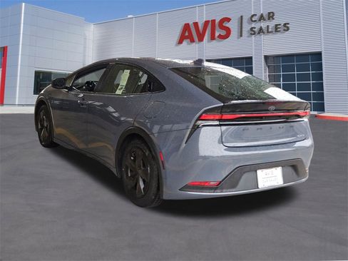 Used 2025 Toyota Prius LE image 3
