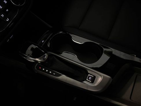 Used 2025 Buick Envista Sport Touring image 40