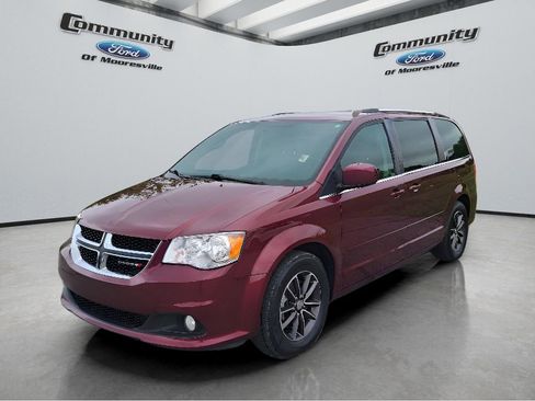 Used 2017 Dodge Grand Caravan SXT FWD image 9