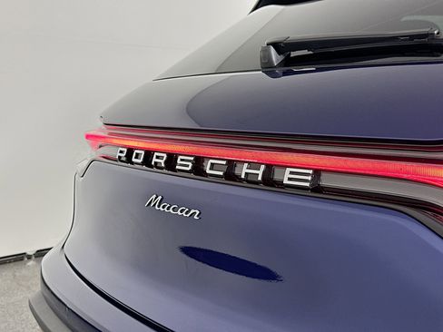 Certified 2025 Porsche Macan image 17