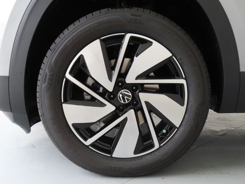 New 2025 Volkswagen Atlas SEL image 30