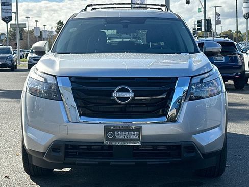 New 2025 Nissan Pathfinder SV image 6