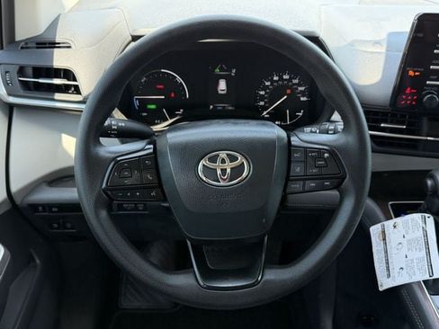 Used 2022 Toyota Sienna LE FWD image 12