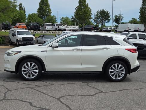 Used 2019 INFINITI QX50 Essential w/ Premium Heat Package AWD/4WD image 2
