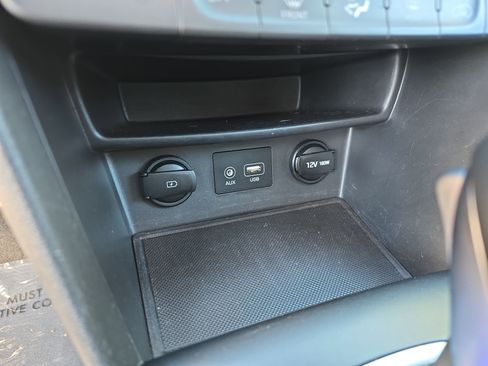 Used 2019 Hyundai Kona Limited image 12