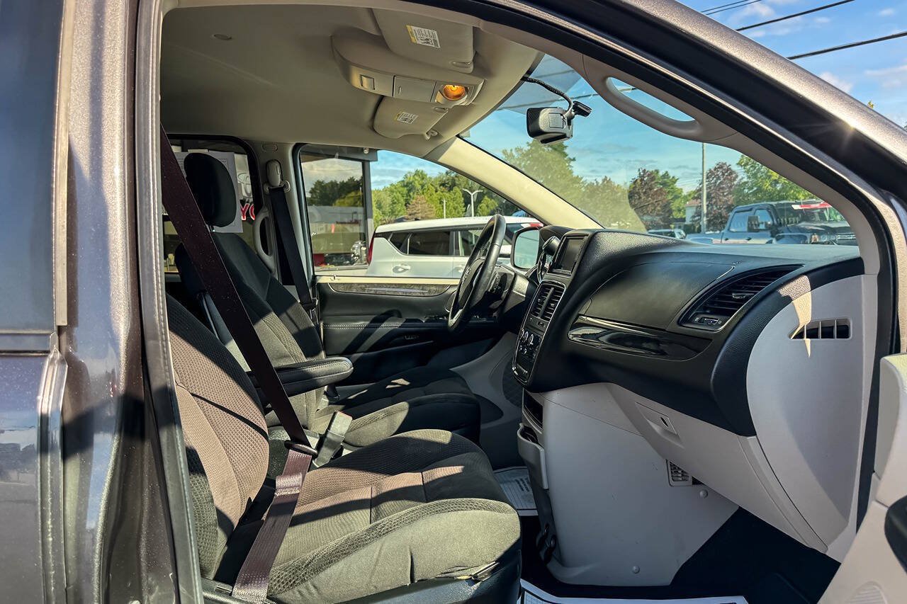 Used 2017 Dodge Grand Caravan SE w/ Power Window Group FWD image 10
