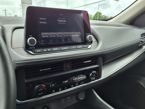 Used 2025 Nissan Rogue SV FWD image 26