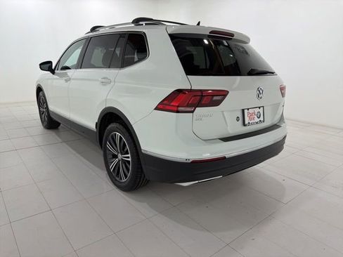 Used 2018 Volkswagen Tiguan SEL w/ 3rd Row Seat Package AWD/4WD image 3