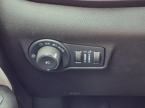 Used 2025 Jeep Compass Limited AWD/4WD image 17