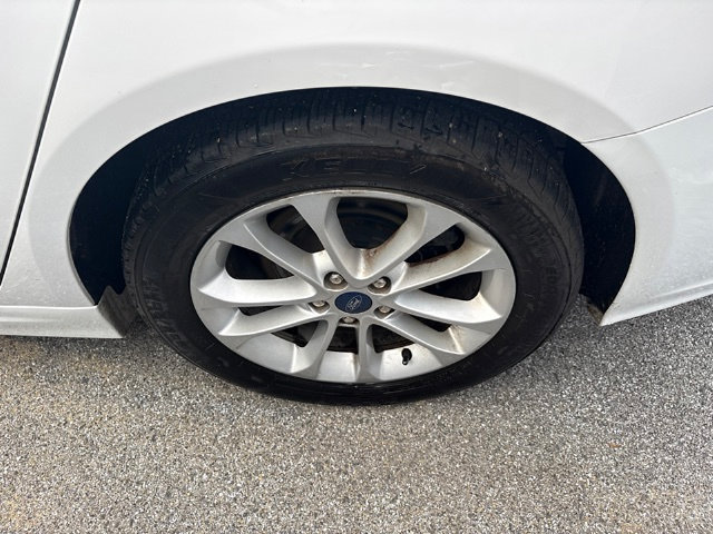 Used 2020 Ford Fusion SE FWD image 9