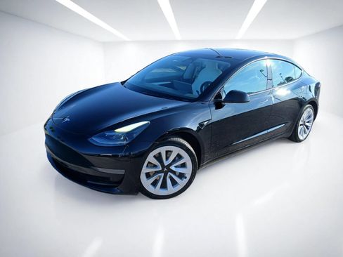 Used 2023 Tesla Model 3 Standard Range RWD image 1