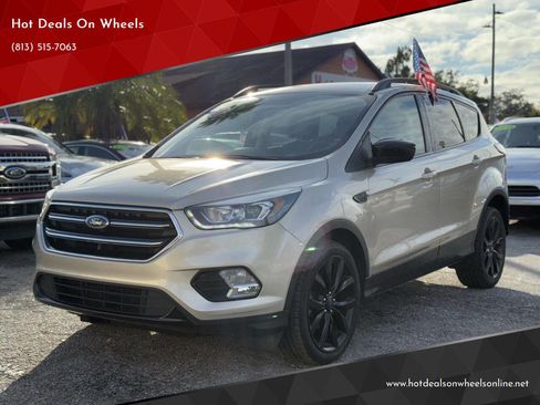Used 2017 Ford Escape SE w/ Equipment Group 201A image 1