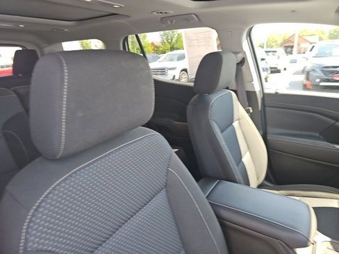 Used 2023 GMC Acadia SLE image 28