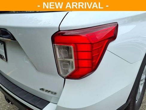 Used 2021 Ford Explorer XLT w/ Equipment Group 202A AWD/4WD image 11