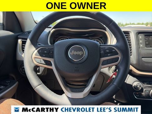 Used 2017 Jeep Cherokee Latitude w/ Cold Weather Group AWD/4WD image 16
