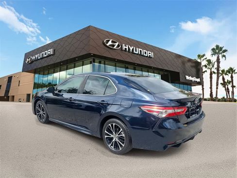 Used 2018 Toyota Camry L image 2