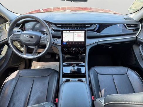 Used 2023 Jeep Grand Cherokee L Limited w/ Luxury Tech Group II image 17