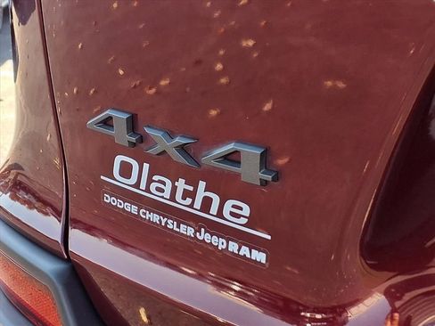 Used 2020 Jeep Cherokee Trailhawk w/ Cold Weather Group image 21