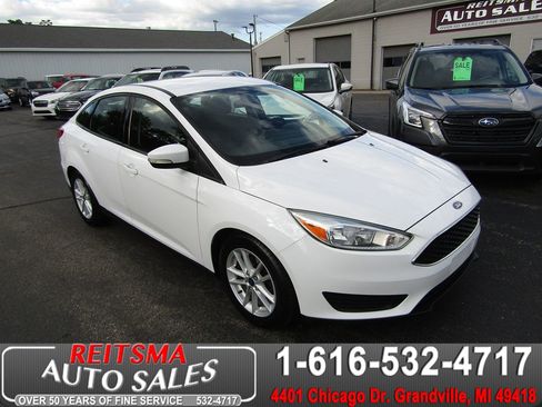 Used 2017 Ford Focus SE FWD image 1