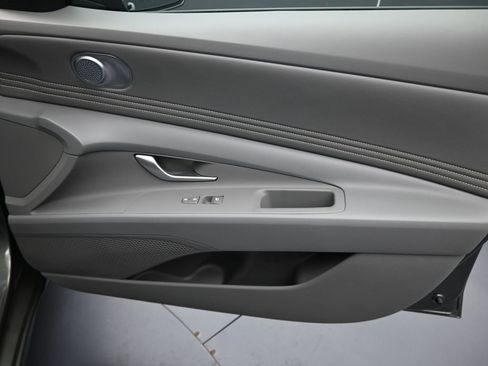 Used 2025 Hyundai Elantra Sport image 28