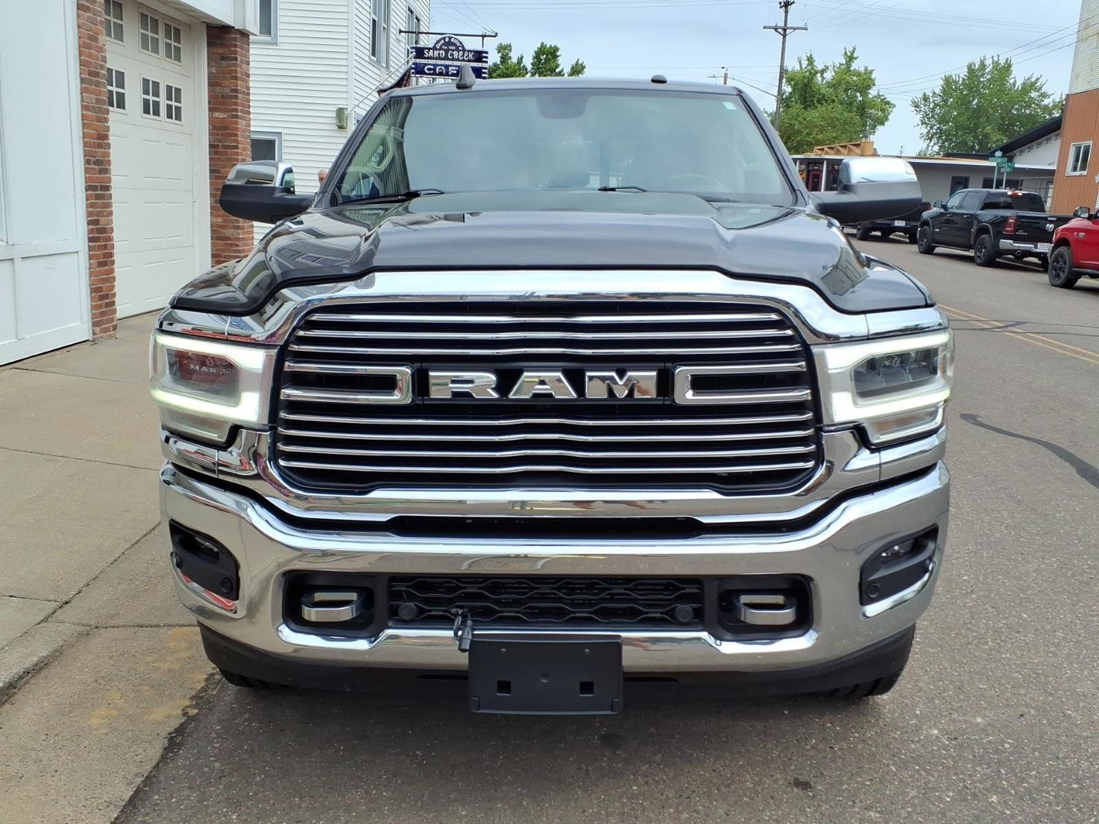 Used 2022 RAM 3500 Laramie AWD/4WD image 3
