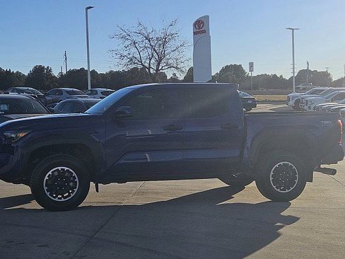 Used 2024 Toyota Tacoma TRD Off-Road image 23