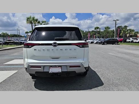 Used 2024 Nissan Pathfinder Platinum FWD image 31