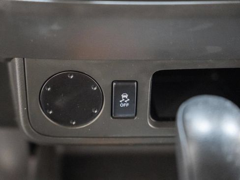 Used 2021 Nissan Frontier SV RWD image 21