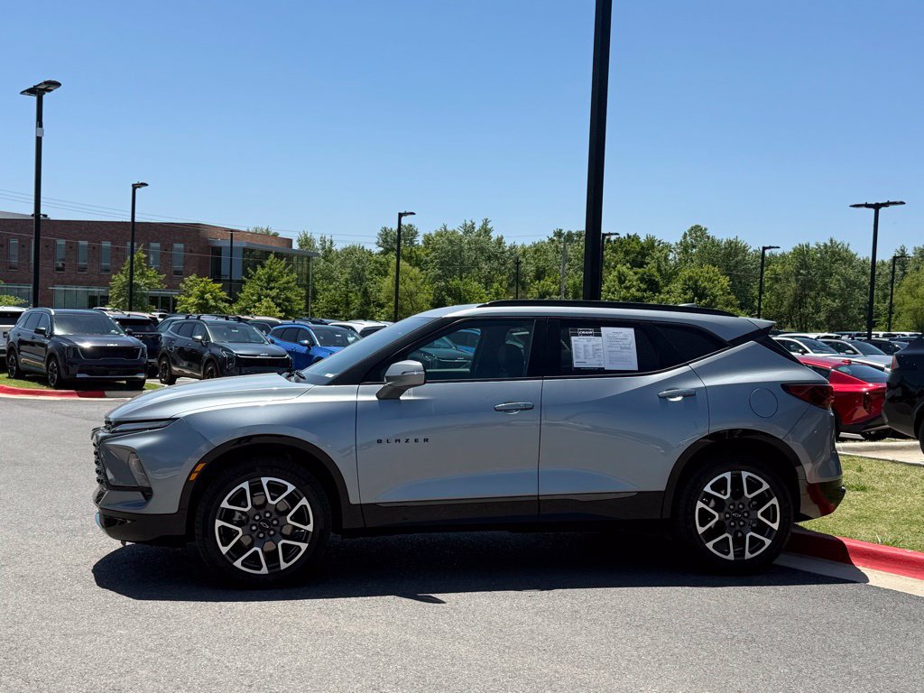 Used 2025 Chevrolet Blazer RS FWD image 4
