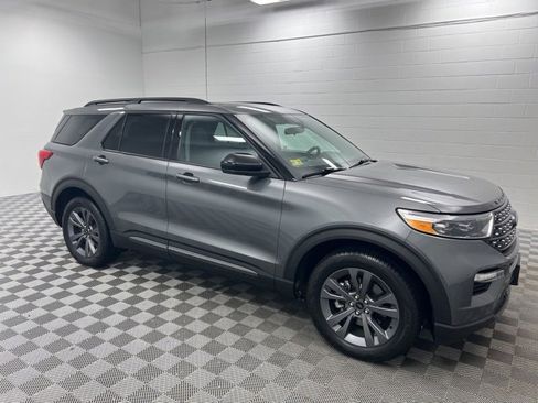 Used 2023 Ford Explorer XLT w/ Equipment Group 202A image 4