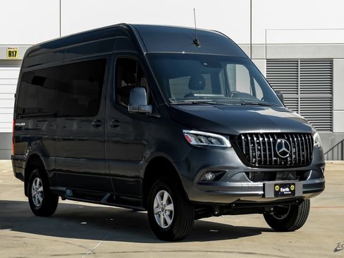 Used 2023 Mercedes-Benz Sprinter 2500 image 19
