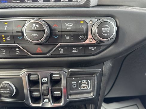 Used 2021 Jeep Wrangler Unlimited Sahara w/ Uconnect 4C Nav & Sound Group AWD/4WD image 26