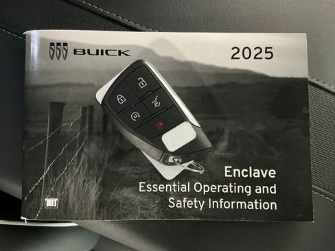 Used 2025 Buick Enclave Preferred AWD/4WD image 13
