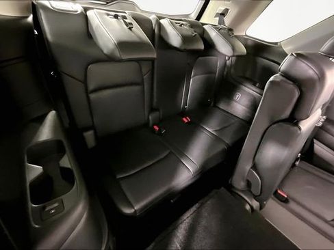 Used 2025 Nissan Pathfinder SL image 24