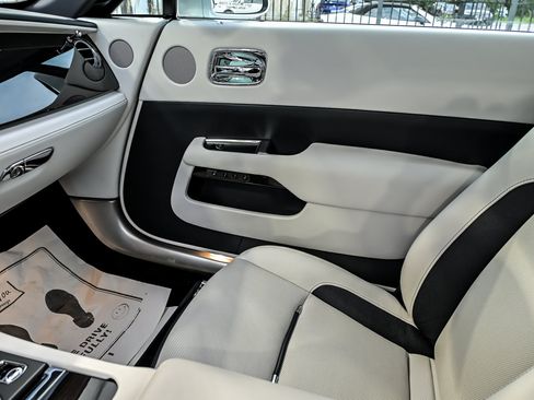 Used 2020 Rolls-Royce Dawn RWD image 43