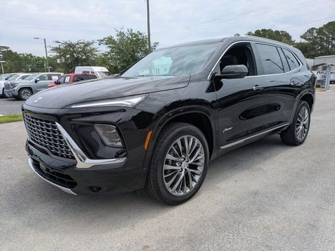 New 2026 Buick Enclave Avenir w/ Super Cruise Package FWD image 9