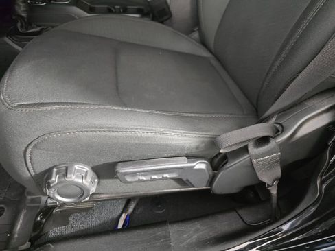 Used 2023 Jeep Wrangler Sport image 21